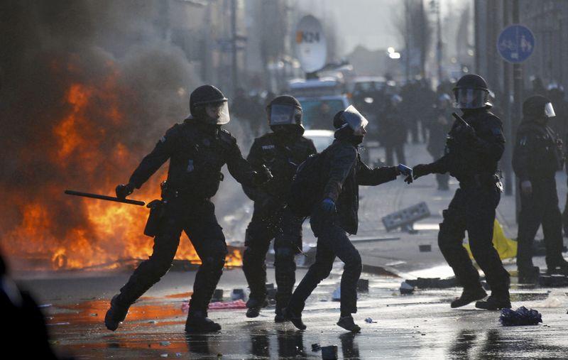 Almanya'da Merkez Bankası protestoları büyüdü