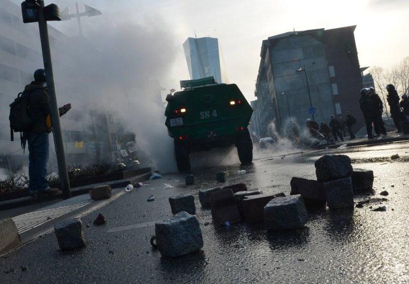 Almanya'da eylemcilere TOMA'lı müdahale