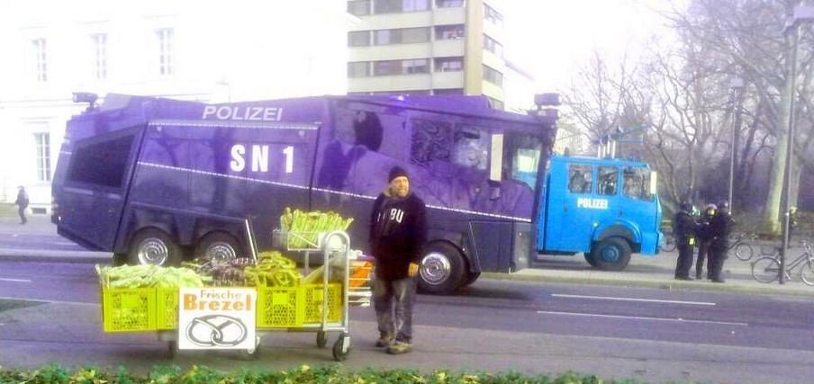 Almanya'da eylemcilere TOMA'lı müdahale