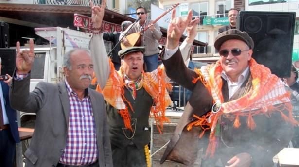 MHP'li aday bozkurt işaretini karıştırdı