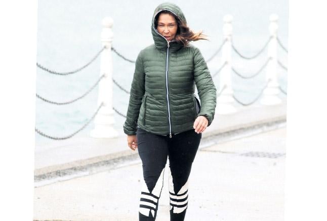 Hülya Avşar yağmur çamur dinlemiyor