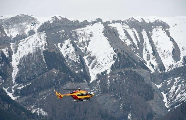 Fransa'da düşen uçağa ait ilk görüntüler - İzle