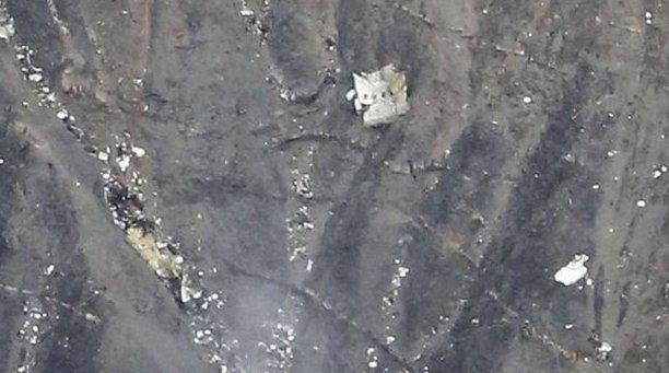 Fransa'da düşen uçağa ait ilk görüntüler - İzle