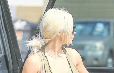 Kim Kardashian'ın saçları yandı