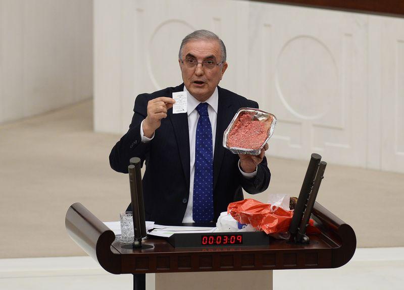 CHP'li vekil kürsüye pişmiş kelleyle çıktı