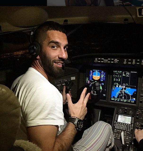 Arda Turan pilot oldu