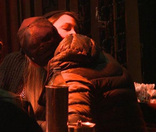 Gupse Özay sevgilisi ile öpüşürken görüntülendi