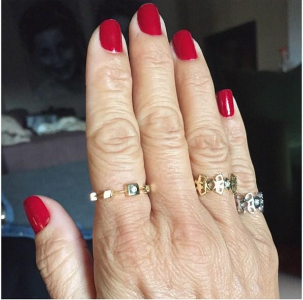 Pınar Altuğ'nun tartışılan elleri