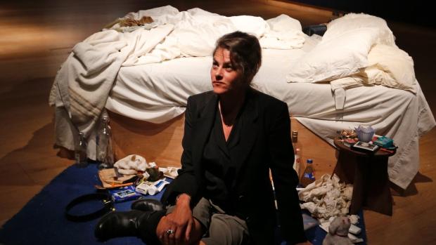 Tracey Emin'in yatağı Tate'de sergileniyor