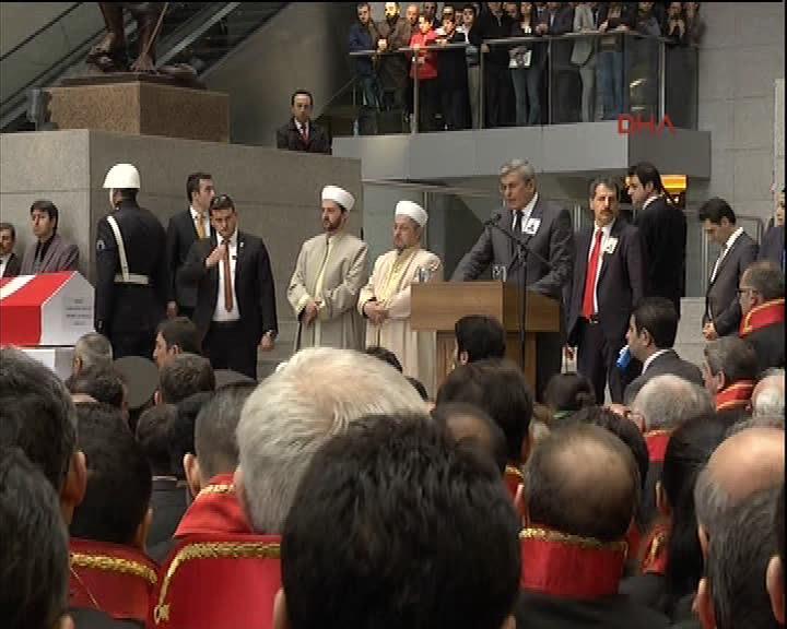 Şehit Savcı Kiraz için adliyede tören düzenlendi