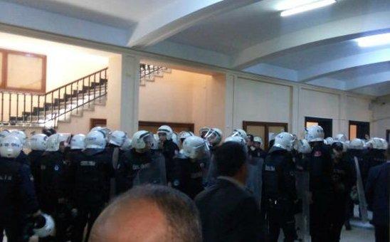 İstanbul Üniversitesi'nde polis baskını