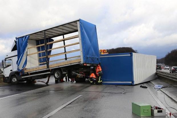 Niklas fırtınası Almanya'yı felç etti