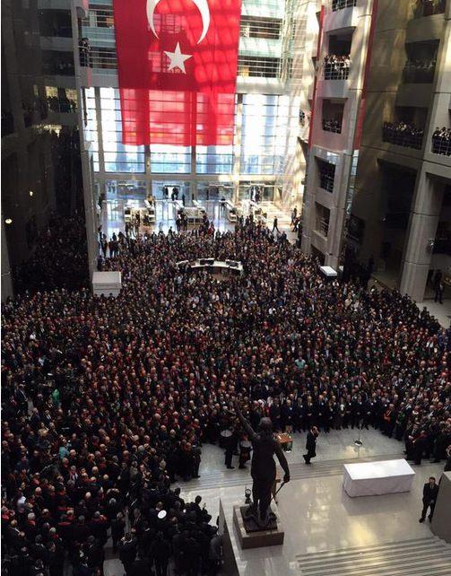 Şehit Savcı Kiraz için adliyede tören düzenlendi