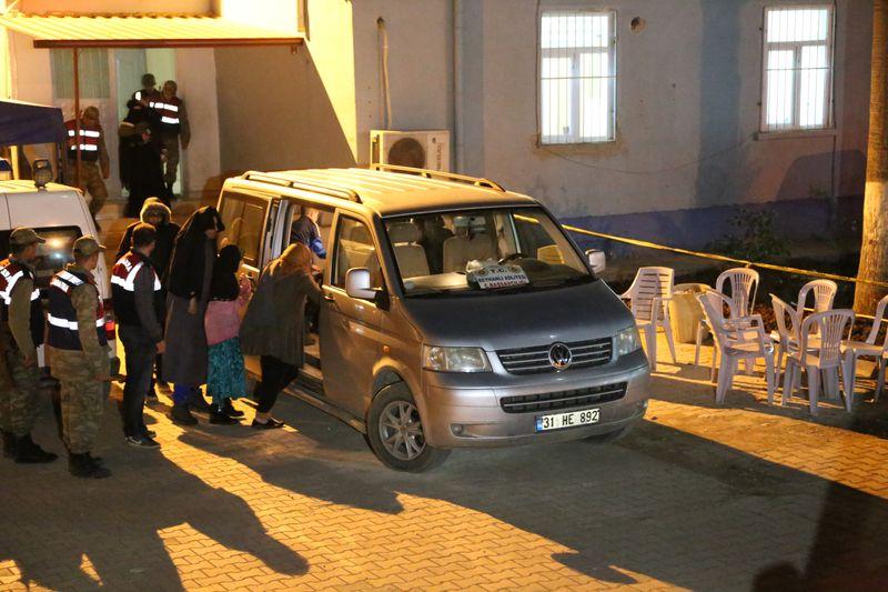 Hatay'da IŞİD'e giden 9 İngiliz yakalandı