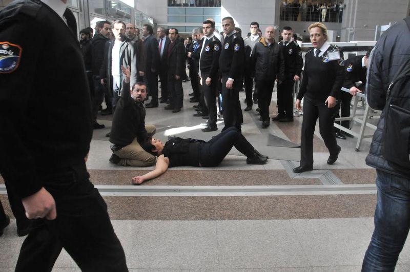 Çağlayan Adliyesi'nde kadın avukatların X-ray protestosu