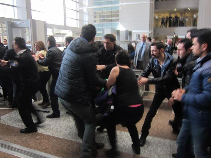 Çağlayan Adliyesi'nde kadın avukatların X-ray protestosu