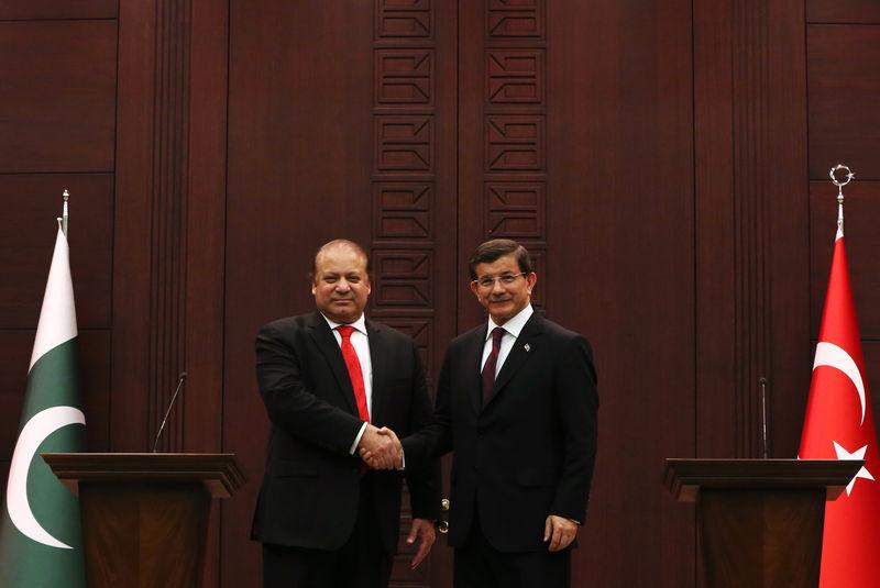 Davutoğlu: Türkiye mezhep ağırlıklı parçalanmalara karşı