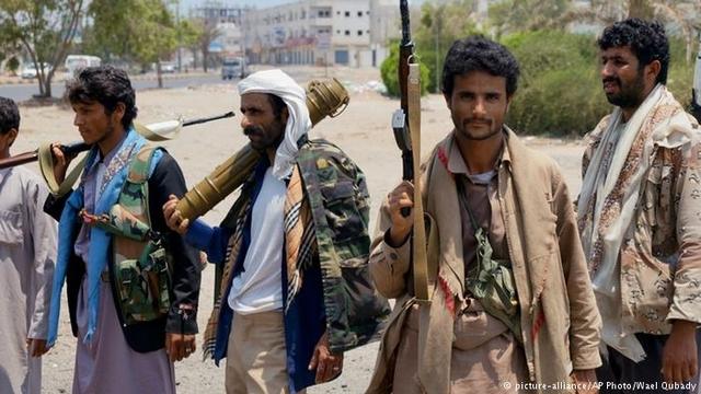 Husi isyancılar Aden kent merkezini boşalttı