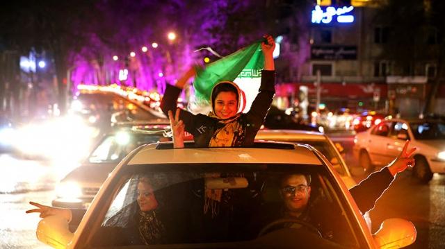 İranlılar nükleer müzakerelerde anlaşmayı kutluyor