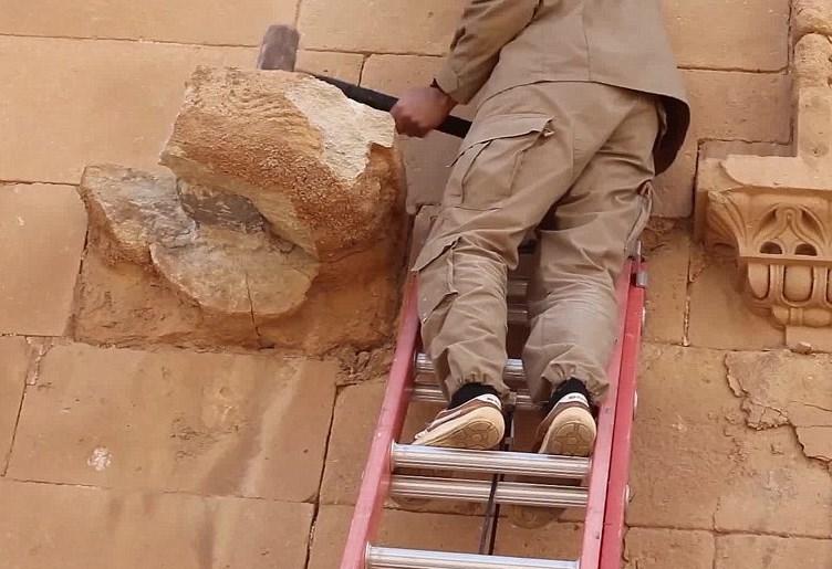 IŞİD Hatra'yı yok etmeye devam ediyor