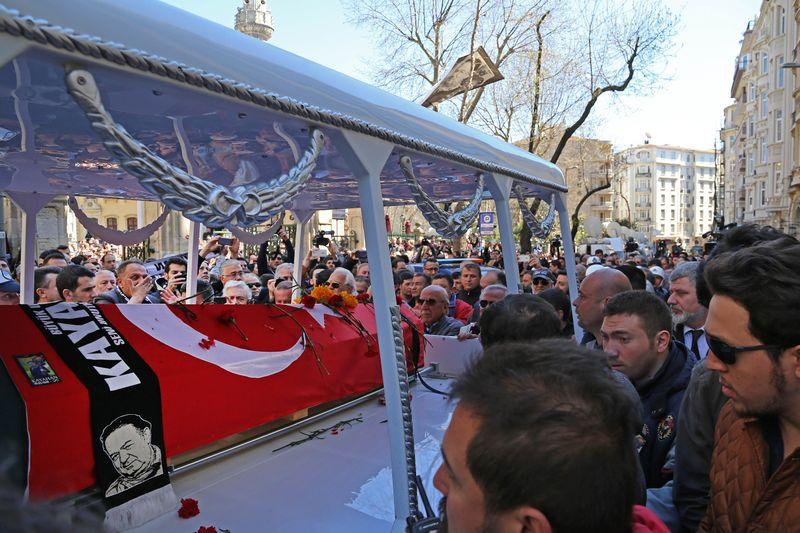 Kayahan son yolculuğuna uğurlandı