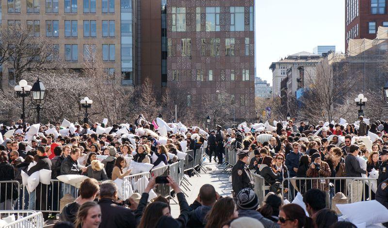 ABD'de Uluslararası Yastık Savaşı Günü kutlandı