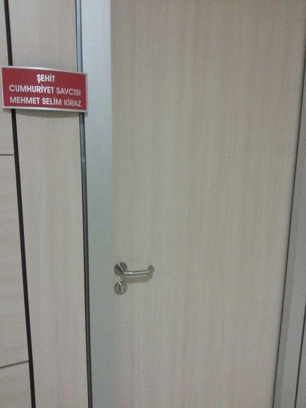 Şehit savcının adı odanın kapısına asıldı