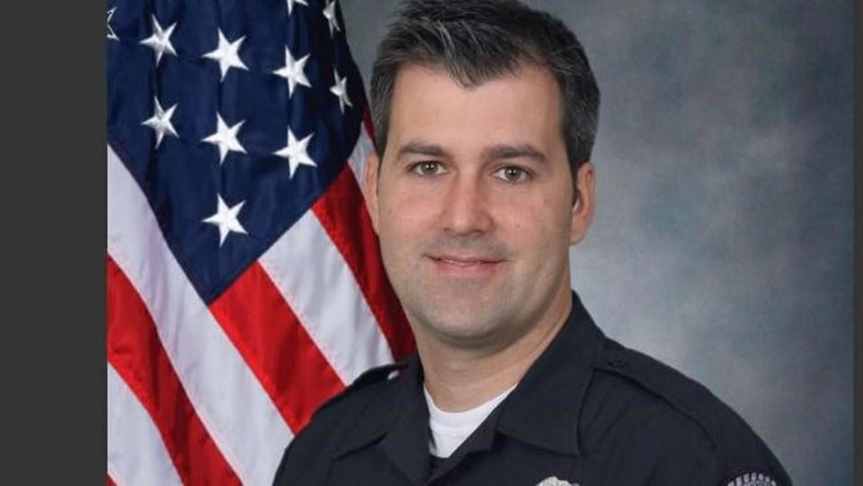 ABD polisi siyahiyi 8 kurşunla sırtından vurdu