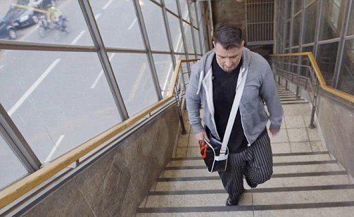 Berlin'de bir adam penisine silikon enjekte ettirdi