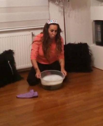 Asena temizlik yaptı