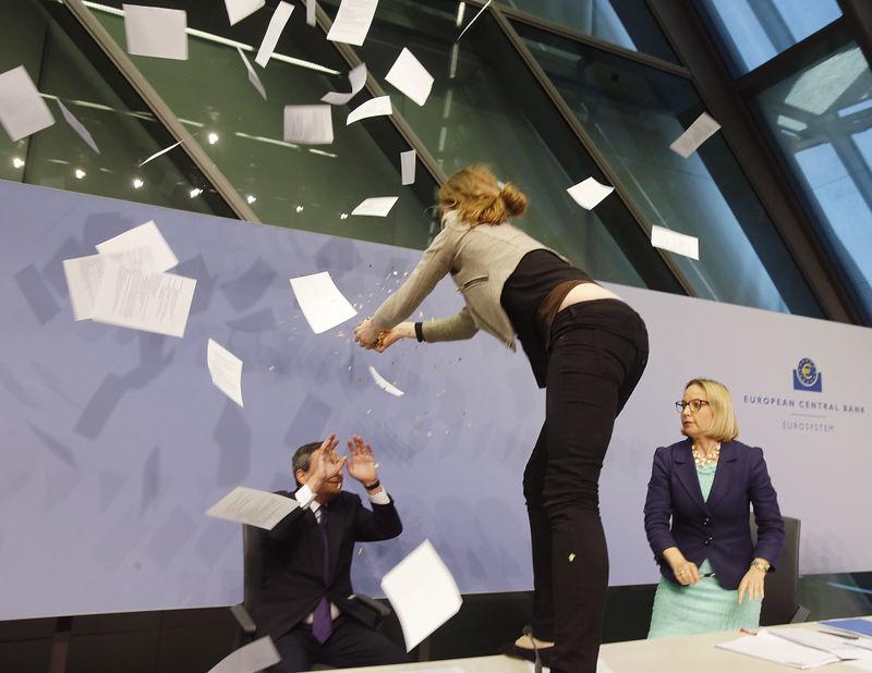 AMB Başkanı Draghi protesto edildi