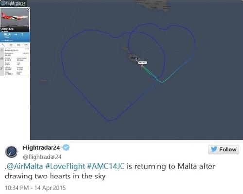 Yeni evli pilot aşkını gökyüzüne yazdı