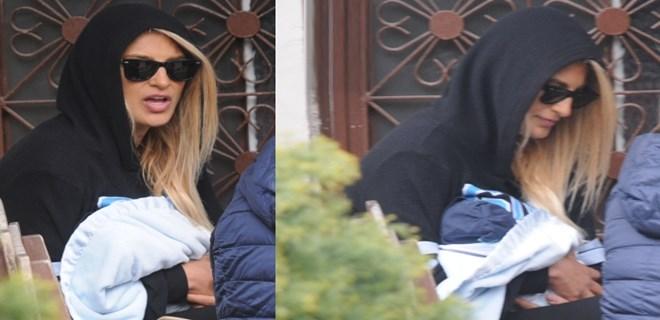 Şeyda Coşkun bebeğiyle görüntülendi