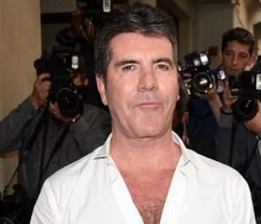 Amanda Holden canlı yayında bacağını açtı