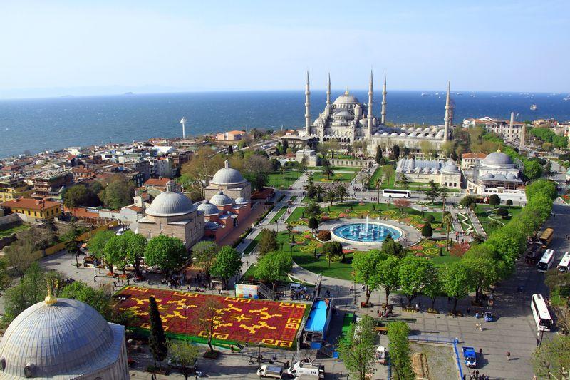 Sultanahmet'te dünyanın en büyük halı motifi oluşturuldu