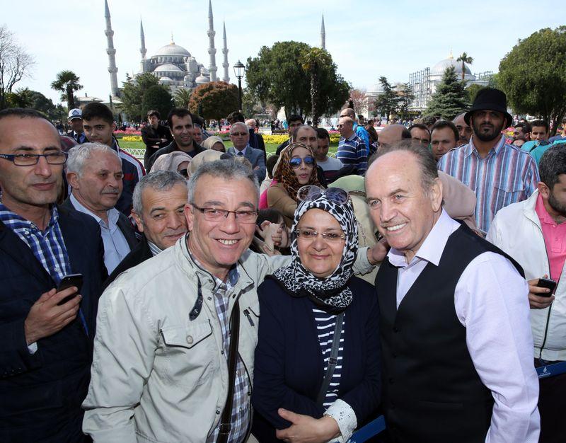 Sultanahmet'te dünyanın en büyük halı motifi oluşturuldu