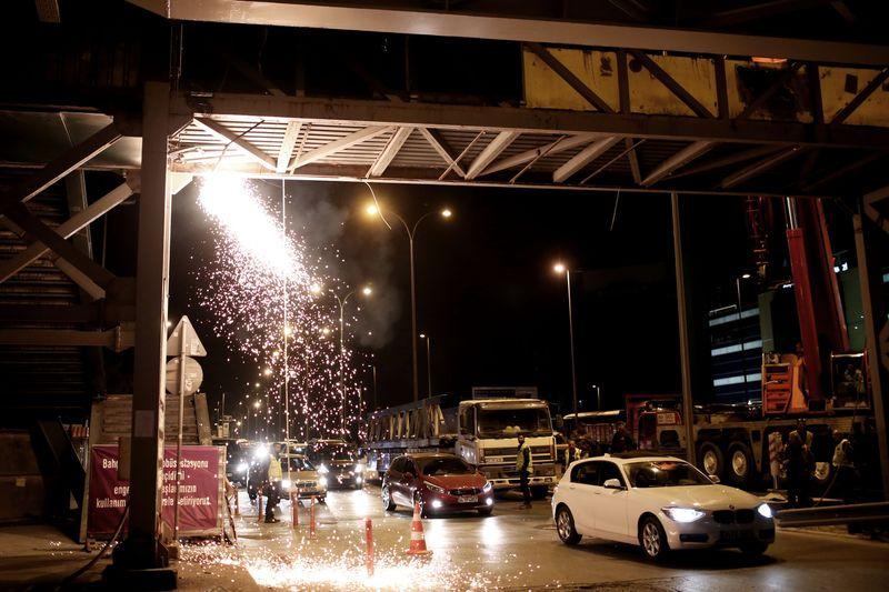 Bahçelievler'deki metrobüs üst geçidi kaldırıldı