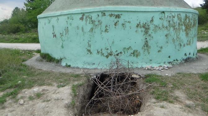 Define bulma ümidiyle türbenin altını kazdılar