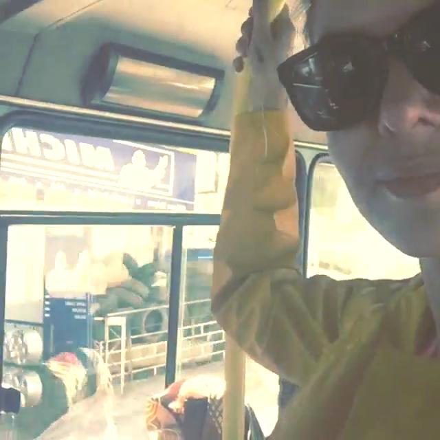 Gülben Ergen minibüse bindi