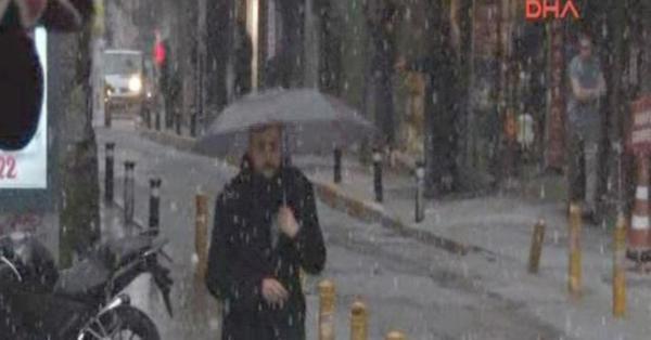 İstanbul'a Nisan ayı ortasında dolu yağdı