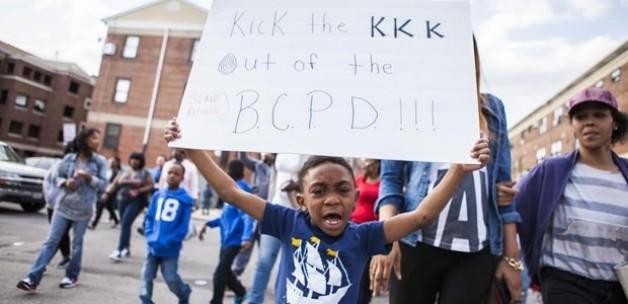 ABD'de Amerikan polisine karşı protesto