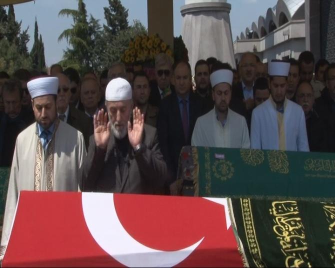 Türk Einstein Sinanoğlu son yolculuğuna uğurlandı