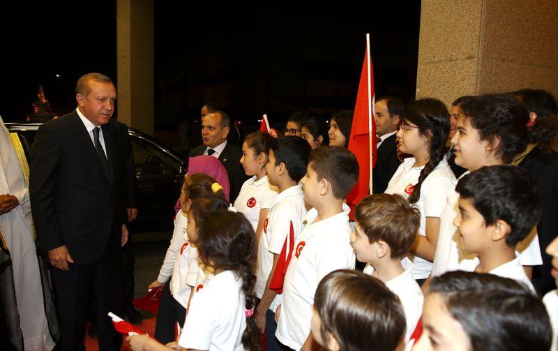 Erdoğan Kuveyt’te Türk öğrenciler tarafından karşılandı
