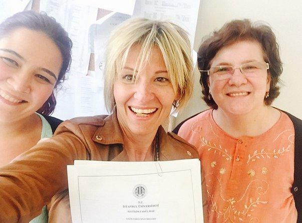 Ayşe Arman İstanbul Üniversitesi'nden mezun oldu