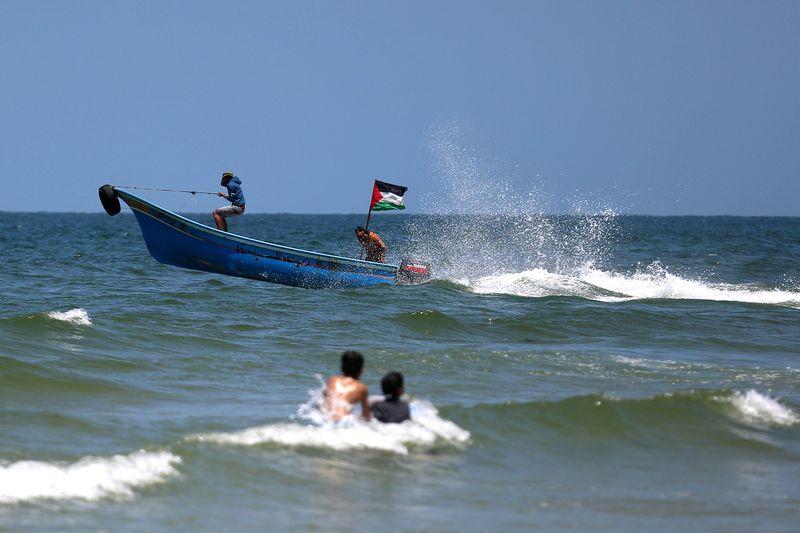 Gazzeli çocukların deniz keyfi