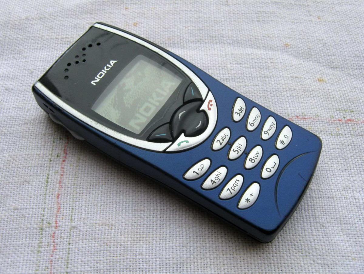 İngiltere'de Nokia 8210'un satışları patladı