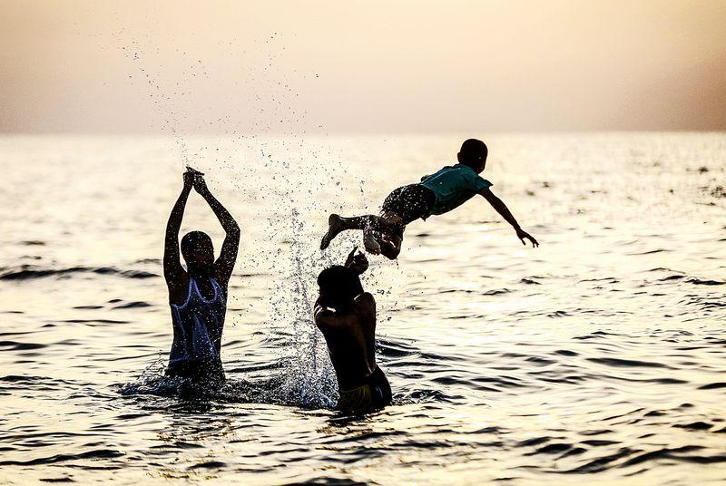 Gazzeli çocukların deniz keyfi