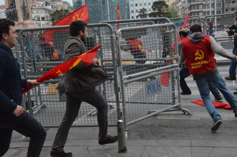 Taksim'de Komünist Parti'den korsan gösteri