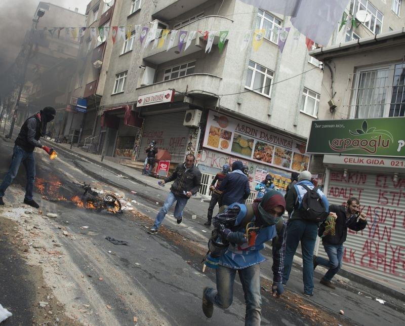 Okmeydanı'nda molotoflu 1 Mayıs eylemi