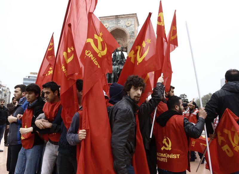 Taksim'de Komünist Parti'den korsan gösteri